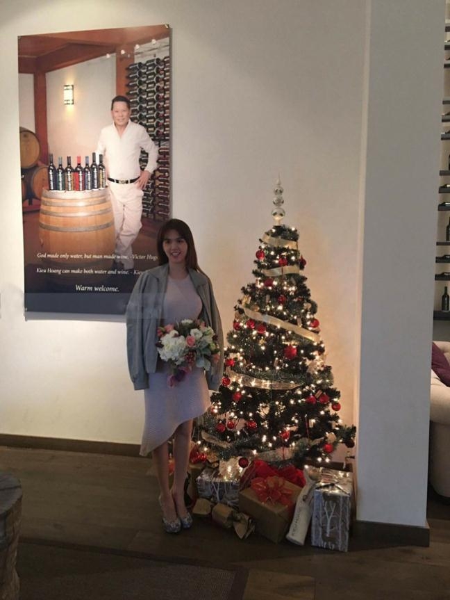 Sau thừa nhận rớt đài và dính nợ, vị tỷ phú từng dính lùm xùm trong tình yêu với Ngọc Trinh khoe không gian sống bình yên-23