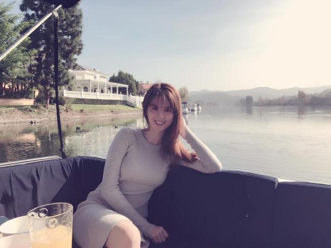 Sau thừa nhận rớt đài và dính nợ, vị tỷ phú từng dính lùm xùm trong tình yêu với Ngọc Trinh khoe không gian sống bình yên-24