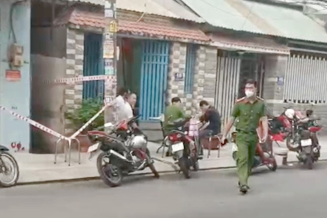 Phát hiện chồng thoi thóp, vợ tử vong với vết thương ở cổ-1