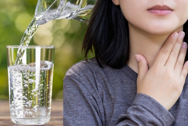 Người phụ nữ phát hiện mắc ung thư tuyến giáp từ một dấu hiệu lạ khi uống nước, ai thấy cũng phát hoảng”-5