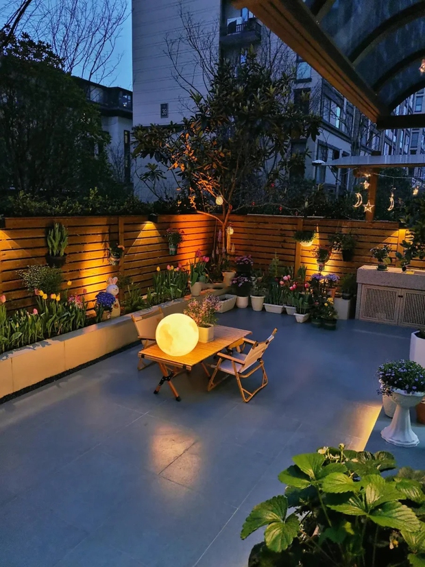 Người phụ nữ 40 tuổi tự tay cải tạo khu vườn 40m² khiến ai nhìn cũng mê-8