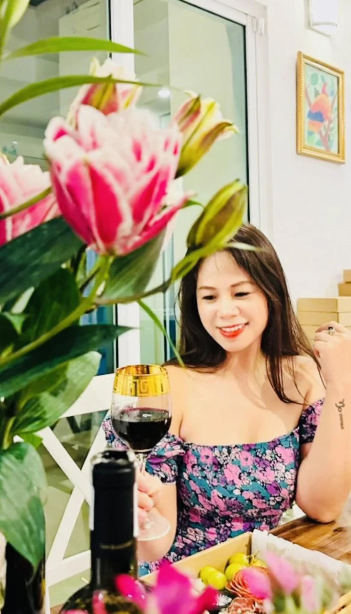 Vợ Shark Bình tái xuất sau 1 tháng đột ngột khóa Facebook-3