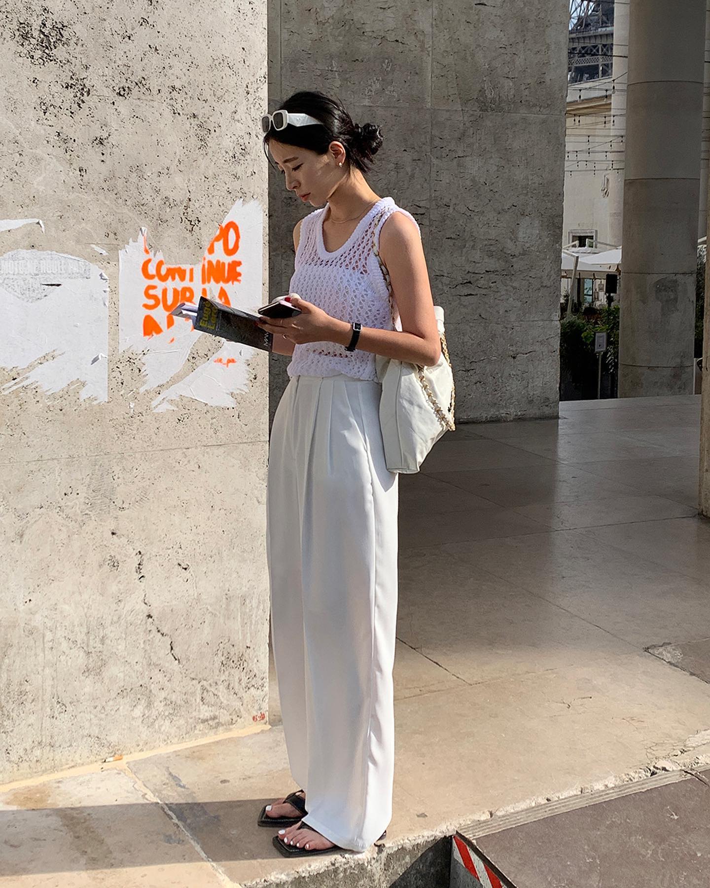 Búi tóc nên mặc gì để ghi điểm về cả nhan sắc lẫn phong cách?-1