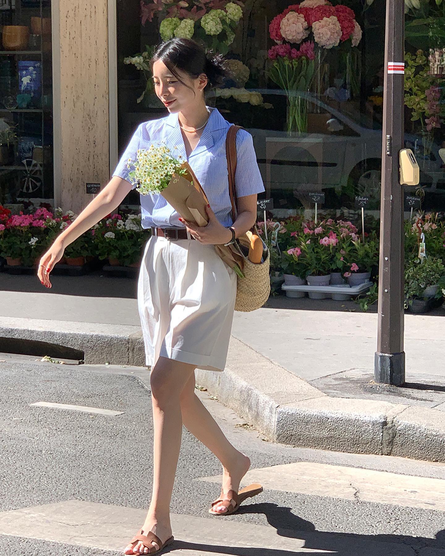 Búi tóc nên mặc gì để ghi điểm về cả nhan sắc lẫn phong cách?-2