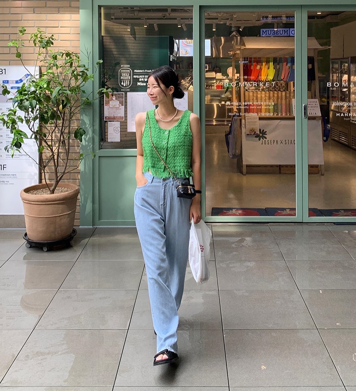 Búi tóc nên mặc gì để ghi điểm về cả nhan sắc lẫn phong cách?-5