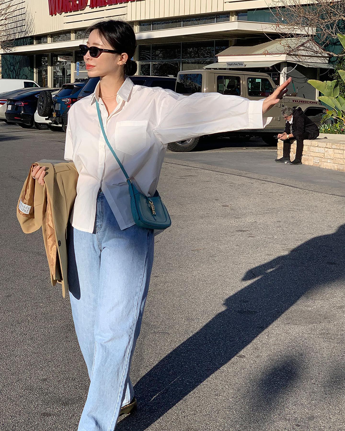 Búi tóc nên mặc gì để ghi điểm về cả nhan sắc lẫn phong cách?-7