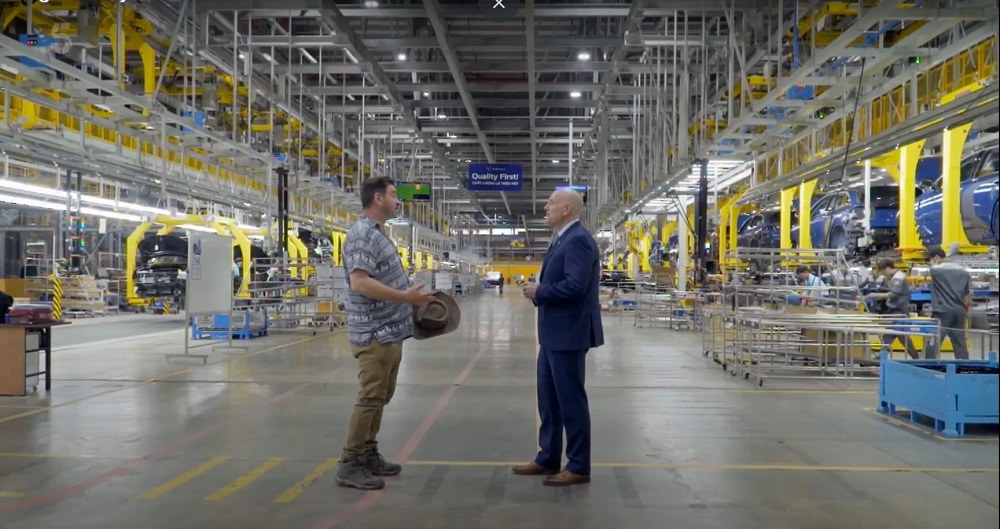 Truyền hình Anh: VinFast VF 8 là tương lai của xe điện công nghệ cao Việt Nam-2