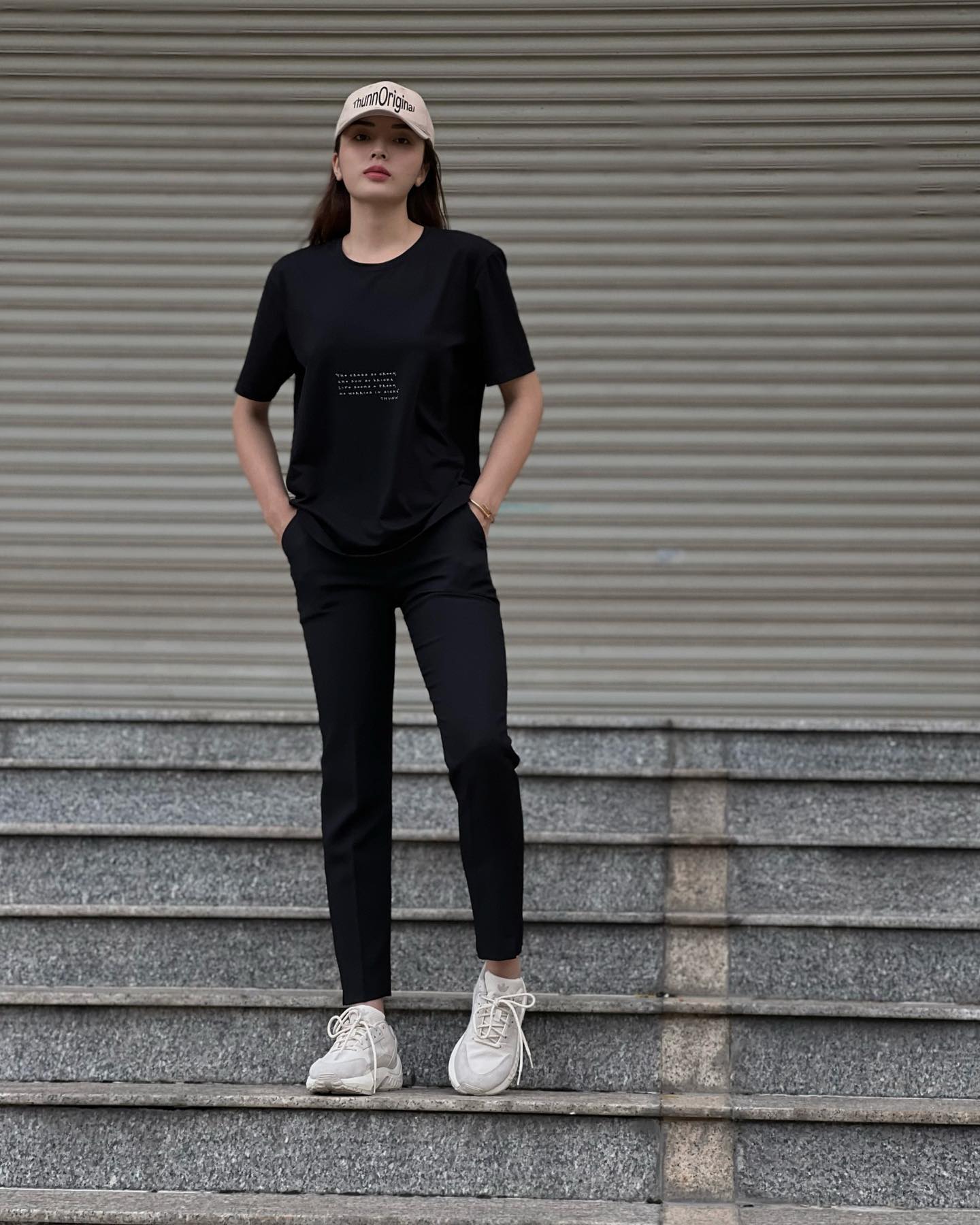 Diện trang phục màu đen trẻ trung và sang trọng như sao Việt-9