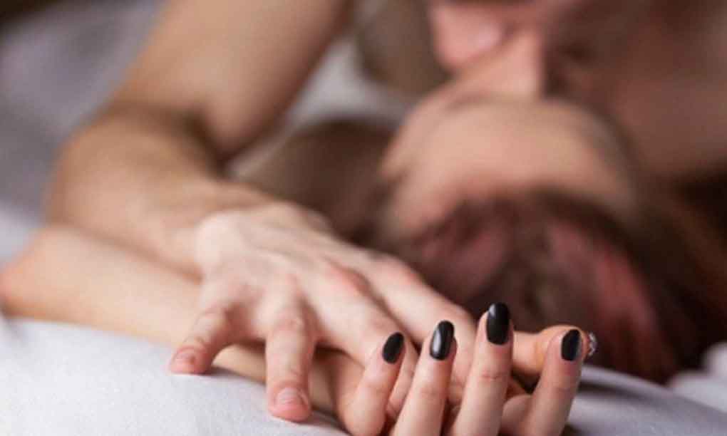 Tôi quá sai khi xem phim nóng để cứu vãn đời sống chăn gối-1