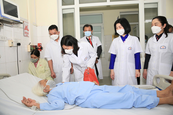 Bệnh viện Đa khoa Vân Đình cần phát huy truyền thống đáng tự hào, nâng cao chất lượng chăm sóc sức khỏe nhân dân-1