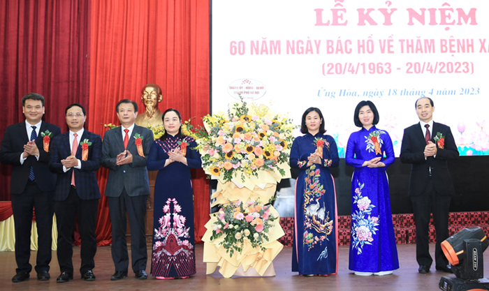 Bệnh viện Đa khoa Vân Đình cần phát huy truyền thống đáng tự hào, nâng cao chất lượng chăm sóc sức khỏe nhân dân-4