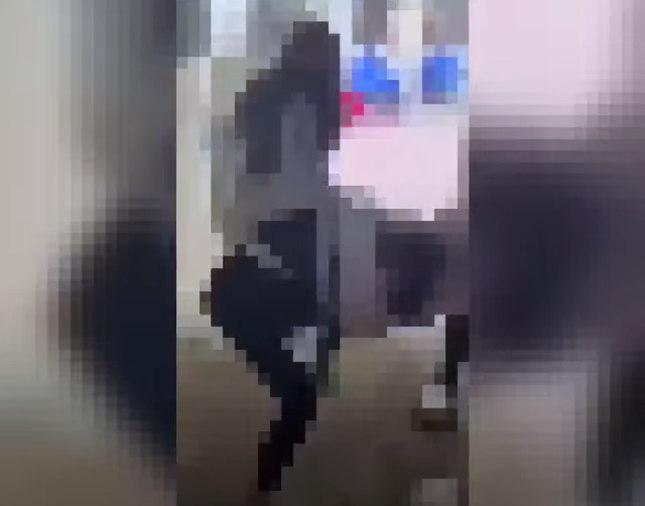 Nghệ An: Xôn xao clip nữ sinh bị đánh trong nhà gửi xe của trường-2