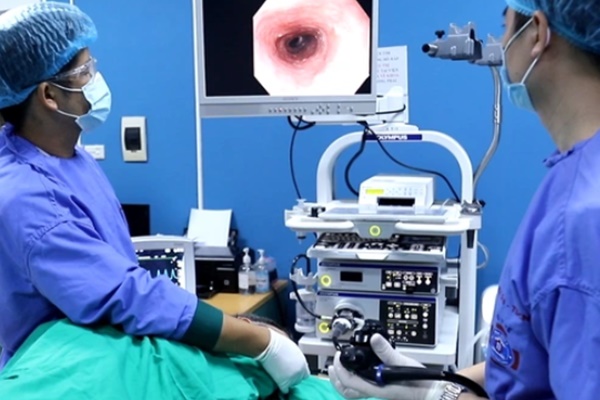 Ăn đêm sau buổi học thêm, nam sinh lớp 9 nôn ra gần nửa lít máu-1