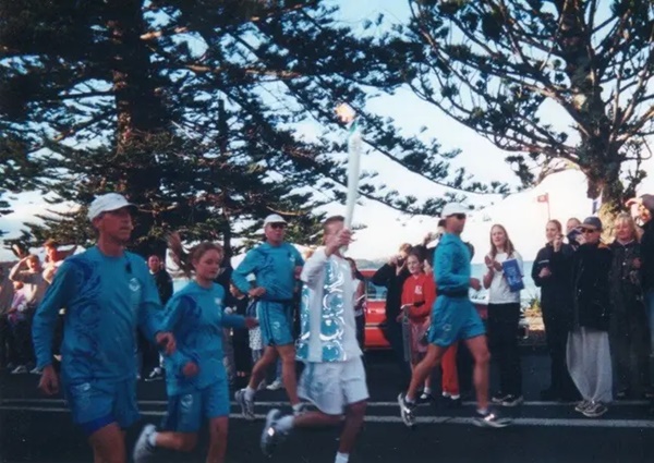 Cậu bé 15 tuổi mắc ung thư não, triệu chứng ban đầu suýt bị bỏ qua vì tưởng là do học nhiều-5