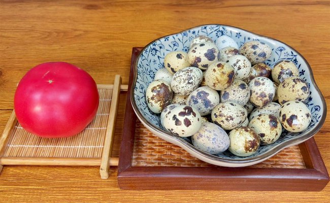 Bữa tối làm trứng cút sốt cà chua nóng hổi cực đưa cơm cho gia đình-1