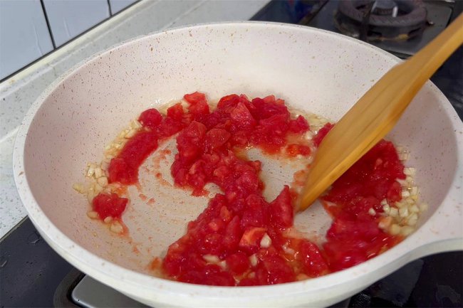 Bữa tối làm trứng cút sốt cà chua nóng hổi cực đưa cơm cho gia đình-7