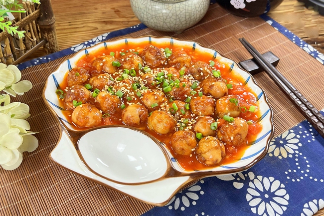 Bữa tối làm trứng cút sốt cà chua nóng hổi cực đưa cơm cho gia đình-9