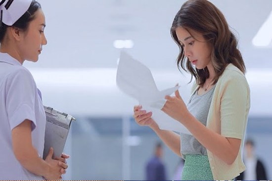 Cưới nhau 3 năm, ngày tôi hạnh phúc cầm que 2 vạch đỏ chói thì chồng lại giơ ra tờ giấy ly hôn