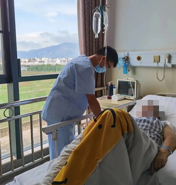 Người đàn ông bị ký sinh trùng ăn rỗng 1 bên gan vì sở thích ăn tôm cá dễ gặp ở nhiều người-3
