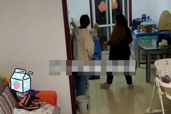 Con dâu tăng ca mẹ chồng ngồi đợi đến tận sáng sớm, lời bà nói khiến nàng dâu cảm kích không thôi