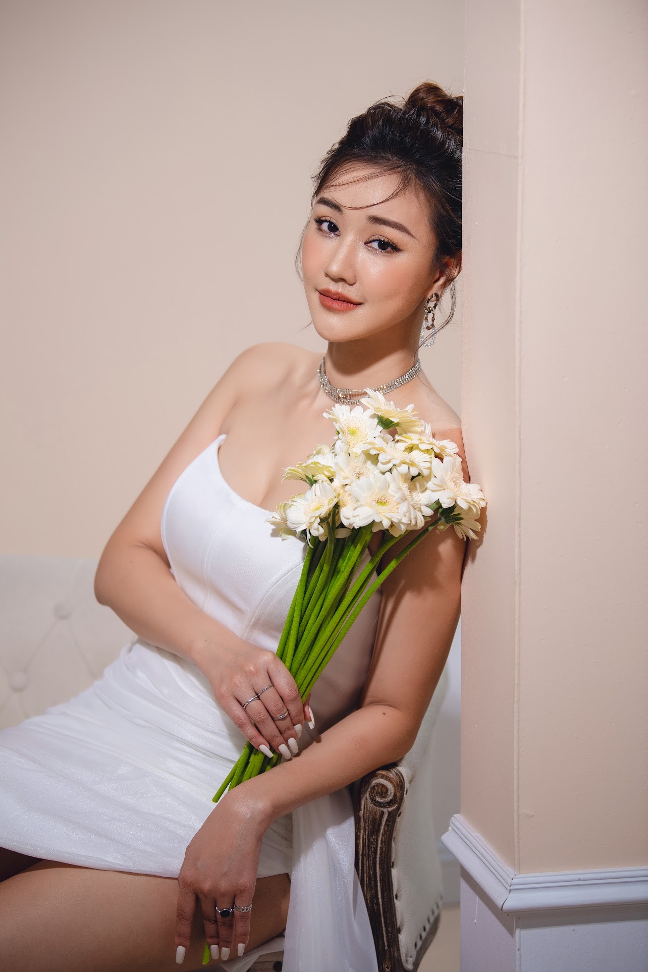 Sau mối tình với người cũ của Hà Hồ, ca sĩ từng bị liệt dây thần kinh số 7 thừa nhận mấy năm ăn chay tụng kinh khoe góc thành tâm-1