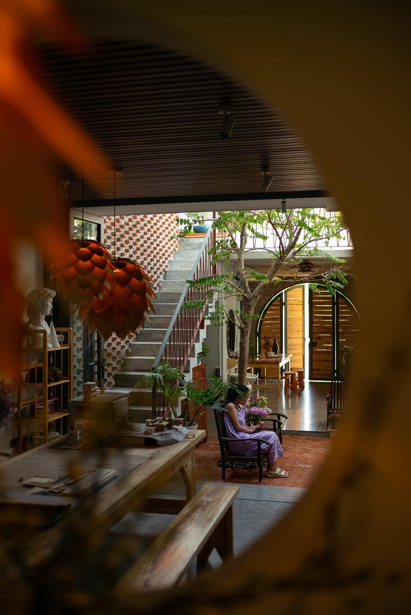 Ngôi nhà Dế Mèn với không gian mát lành nhờ cây xanh, vườn rau sạch trên mái-13