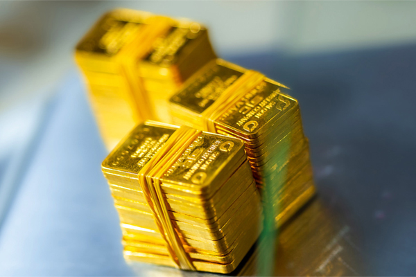 Giá vàng hôm nay 20/4: Vàng thế giới lao dốc, lực bắt đáy tăng vọt-1