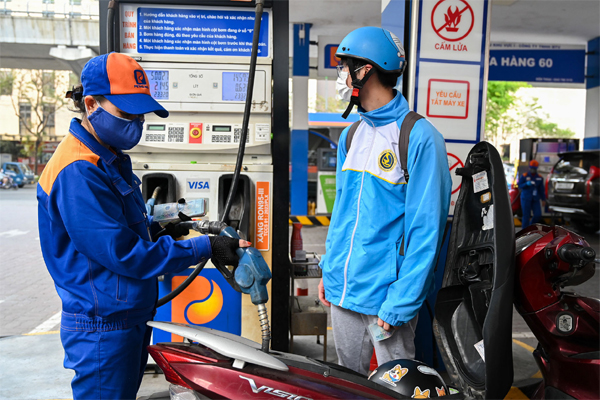 Giá xăng trong nước ngày mai có khả năng quay đầu giảm-1