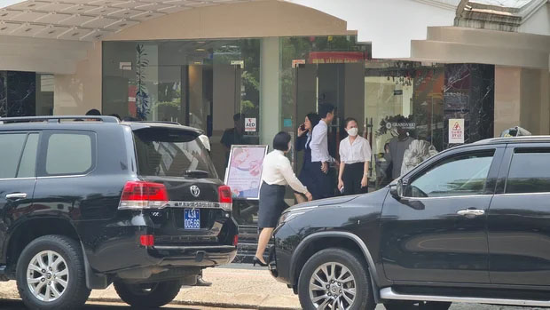 Thanh niên cầm vật nghi súng xông vào cướp ngân hàng giữa trung tâm Đà Nẵng-2