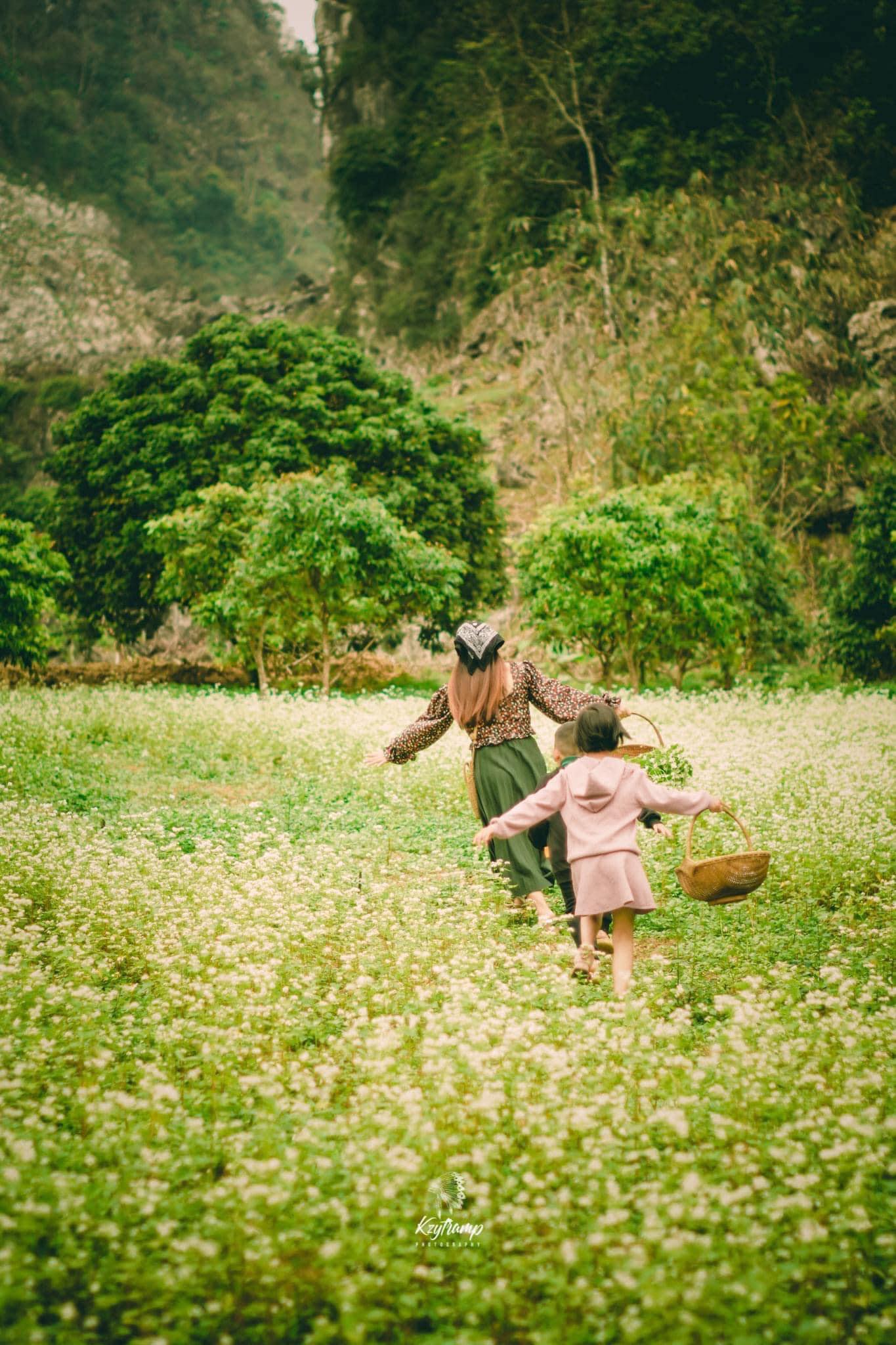 Người phụ nữ dành hơn 1 năm cải tạo ngôi nhà đá giữa thung lũng làm nơi nương náu cho tâm hồn, kết nối những đứa trẻ với thiên nhiên-8