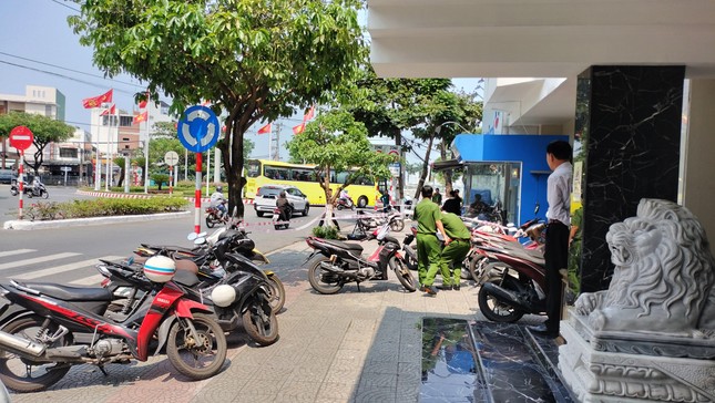 Toàn cảnh vụ cướp ngân hàng ở trung tâm Đà Nẵng-3