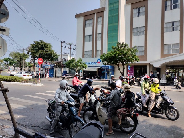 Toàn cảnh vụ cướp ngân hàng ở trung tâm Đà Nẵng-7