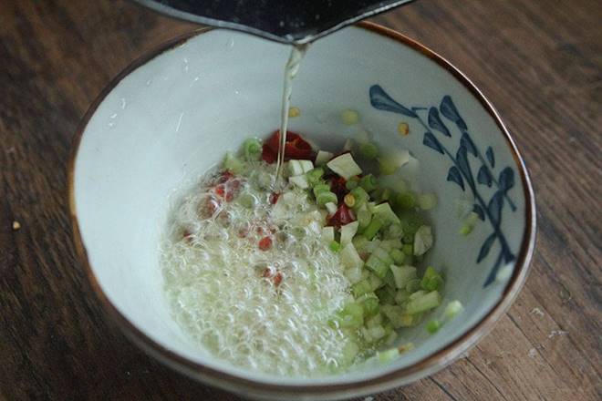 Vua các loại rau cứ tưởng chỉ kho hoặc om là ngon, ai ngờ trộn nguội kiểu này cũng hấp dẫn chẳng kém-4