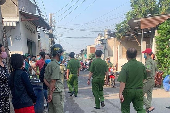 Mang dao chém vợ chồng anh trai thương vong rồi về nhà tự sát