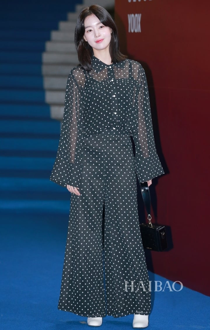 Công thức hack dáng với quần ống rộng giống sao Hàn-10