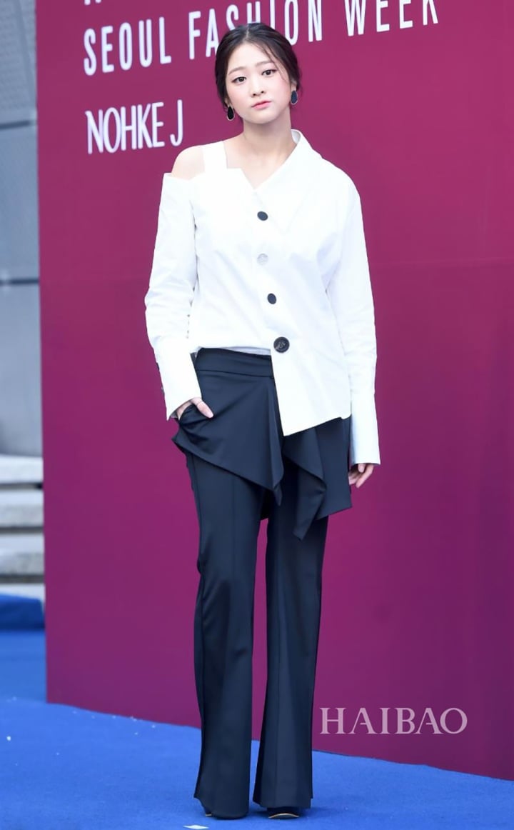 Công thức hack dáng với quần ống rộng giống sao Hàn-7