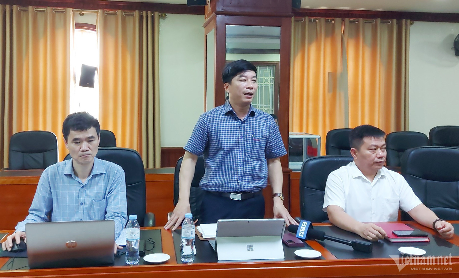 Mẹ nữ sinh trường chuyên tự tử: Con tôi bị lập nhóm anti trên mạng-2