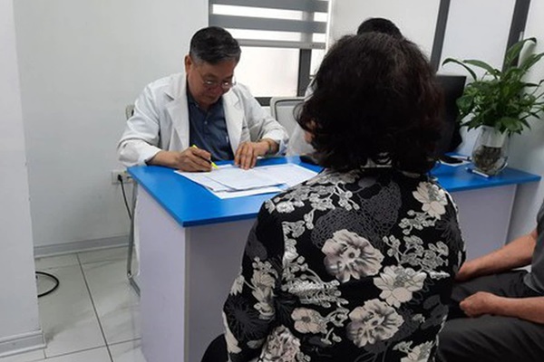 Chị gái song sinh mắc ung thư, người em trải qua điều kỳ lạ dù không mắc bệnh-4