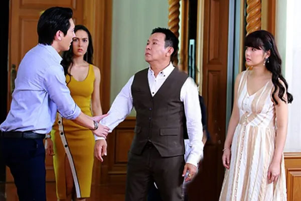 Vợ chết lặng khi tình cũ của chồng đưa con đến tận nhà kèm câu chuyện kinh khủng chục năm về trước-1