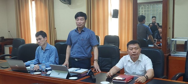 Vụ nữ sinh Nghệ An: Hiệu trưởng THPT chuyên ĐH Vinh đến thắp hương, ngàn vạn lần xin lỗi-2