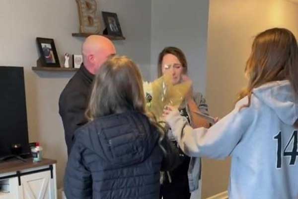 Giúp chồng cũ cầu hôn bạn gái mới, người phụ nữ được dân tình tán dương-2