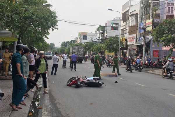 Người dân đổ xô đến quỹ tín dụng ở Bảo Lộc rút tiền-3