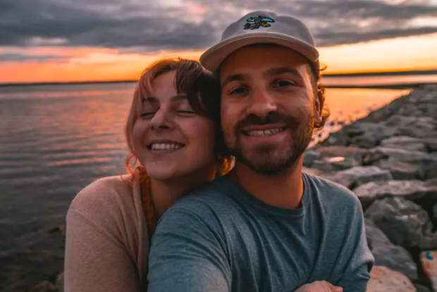 Cô gái được cầu hôn từ một bình luận bông đùa trên mạng-5