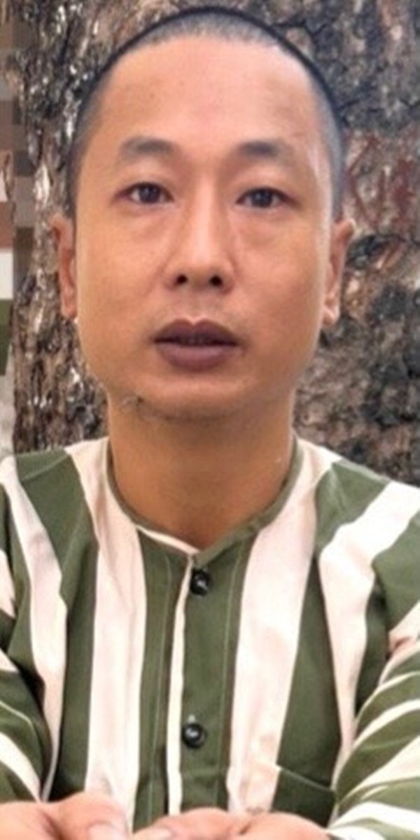 Khởi tố người đàn ông tấn công cảnh sát rồi cố thủ, châm lửa đốt nhà dân-1