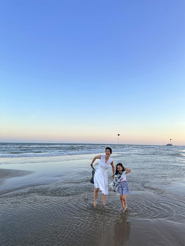 Nhan sắc tuổi 36 của cơ trưởng Huỳnh Lý Đông Phương-1