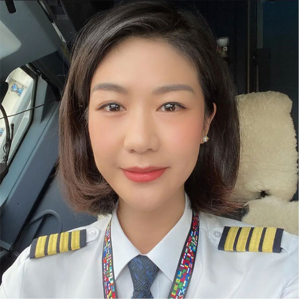 Nhan sắc tuổi 36 của cơ trưởng Huỳnh Lý Đông Phương-4