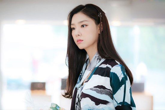 Tôi sinh con xong mẹ chồng bất ngờ vào phòng đưa xấp tiền 300 triệu cùng lời đề nghị ngoài tưởng tượng