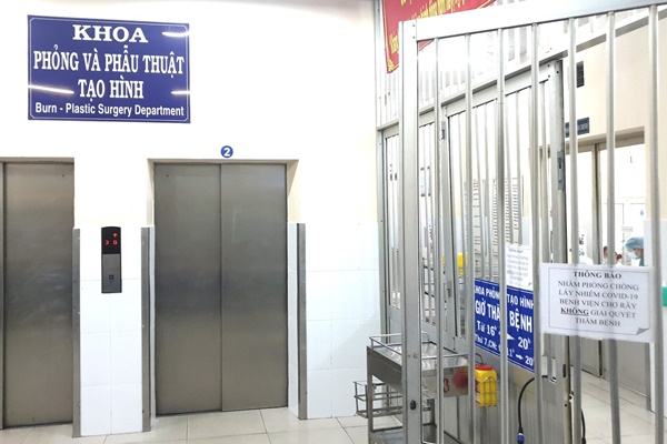 Người đàn ông nước ngoài tử vong nghi do tự thiêu, cơ thể nhiều vết thương-1