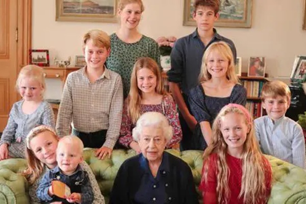 Bức ảnh chưa từng được công bố của cố Nữ vương Elizabeth II, một khoảnh khắc đáng giá do chính tay Vương phi Kate chụp-1
