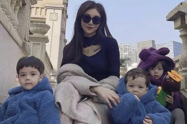 10 phụ nữ sinh con thành công ở tuổi hơn 60-11